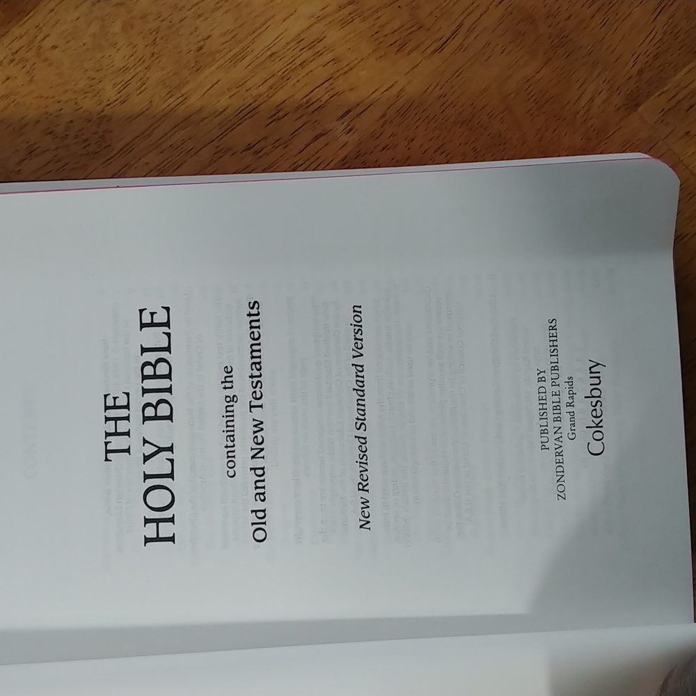 Black Leather Holy Bible - New Revised Standard Version - Picture 4 of 9